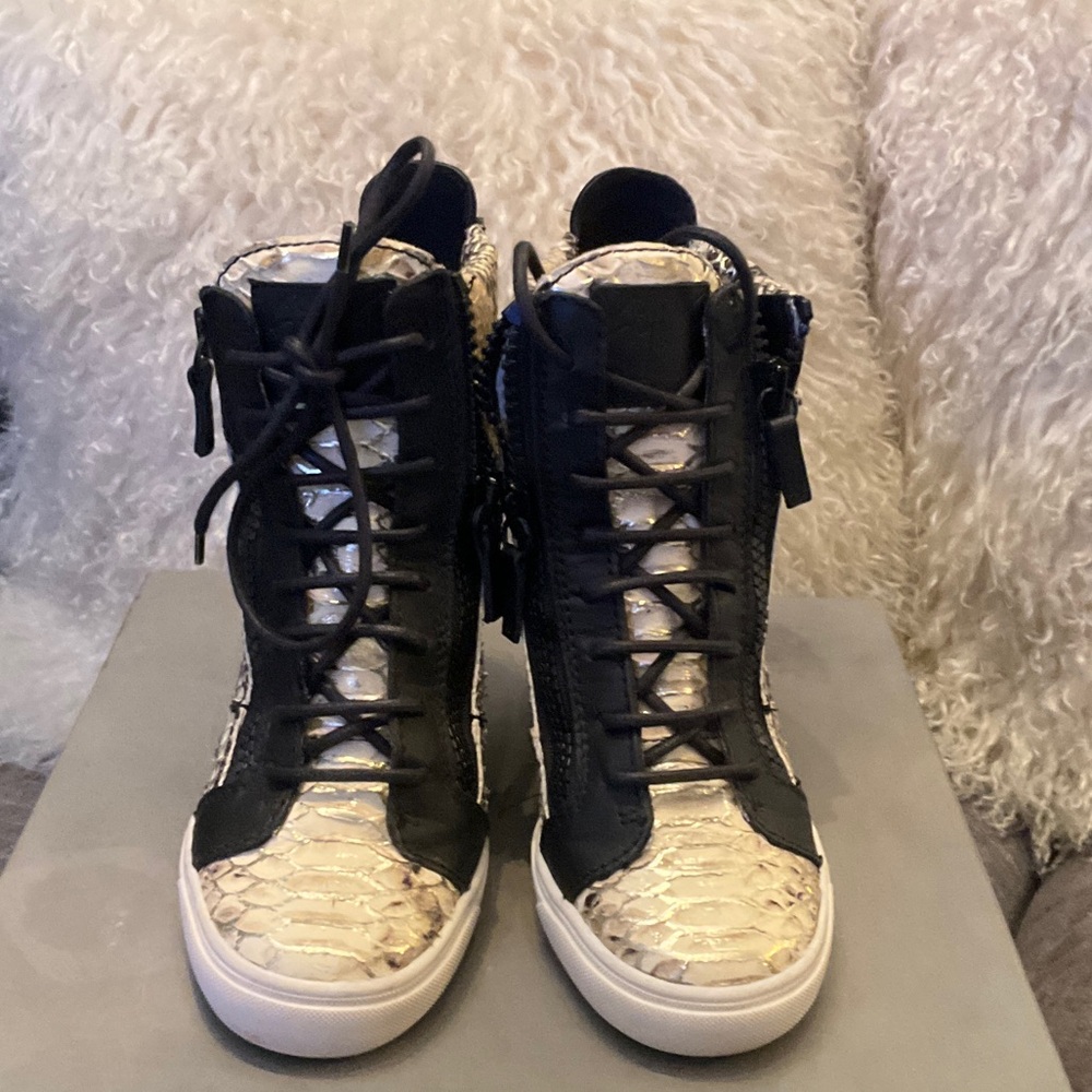 Giuseppe Zanotti Coby wedge Black and Gold Sneakers